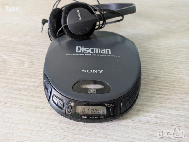 Преносим CD плейър Sony Discman D-151, Mega Bass, винтидж уокмен '96., снимка 2 - Други - 53735225
