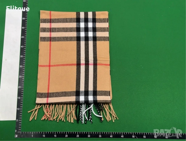 шал Burberry , снимка 2 - Шалове - 52717720