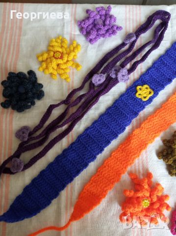 Ръчни плетива и килимче, снимка 2 - Декорация за дома - 45622466