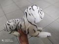 Реалистично плюшено бяло тигърче, снимка 3