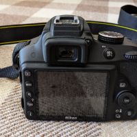 Фотоапарат Nikon D3300 с обектив 18-55 мм + чанта, снимка 2 - Фотоапарати - 45403068