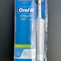 Oral-B Vitality 100 (cross action) / Електрическа четка за зъби, снимка 1 - Друга електроника - 45256591