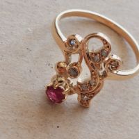 Дамски златен пръстен с инкрустирани диаманти и рубин, злато 12к., снимка 7 - Пръстени - 45434444