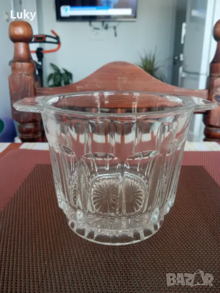 Красив и стилен,кристален ,съд за лед., снимка 1