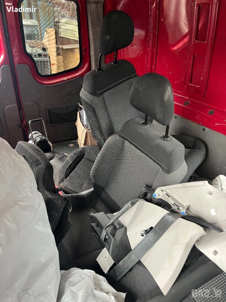 Комплект задни седалки и коланите за Пежо 208,2016г, снимка 1