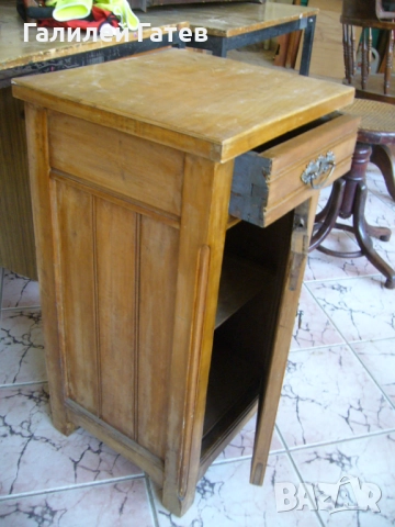 Старинно Нощно Шкафче , снимка 3 - Антикварни и старинни предмети - 51546246