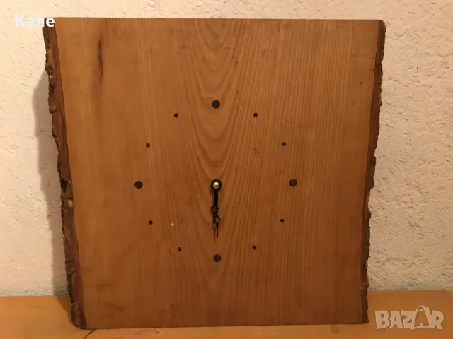 Старинен дървен стенен часовник