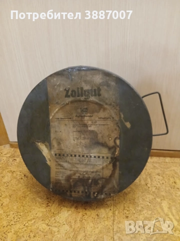 Стара метална кутия за филмова лента