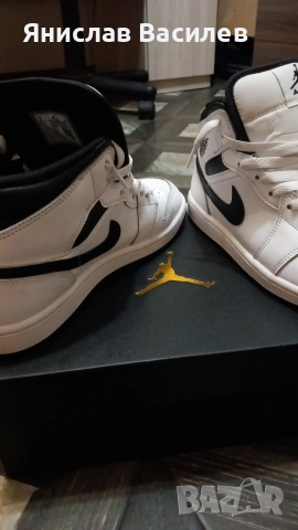 Air Jordan 1 Mid black & white , снимка 5 - Маратонки - 52583120