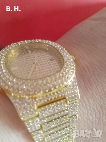 ЛУКСОЗЕН ЧАСОВНИК В ЦВЯТ ЖЪЛТО ЗЛАТО, СЪС СВЕТЕЩИ ЕЛЕМЕНТИ , снимка 2 - Луксозни - 53844312