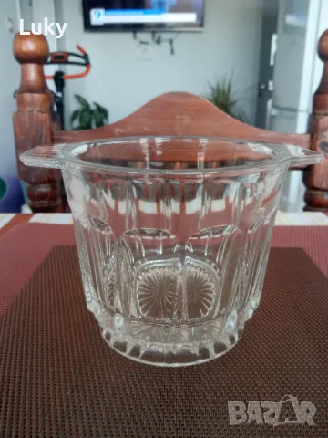 Красив и стилен,кристален ,съд за лед., снимка 1