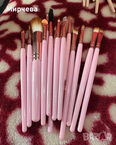 Голям лот чисто нови четки за грим и поставка около 50бр, снимка 2 - Комплекти и лотове - 53700179