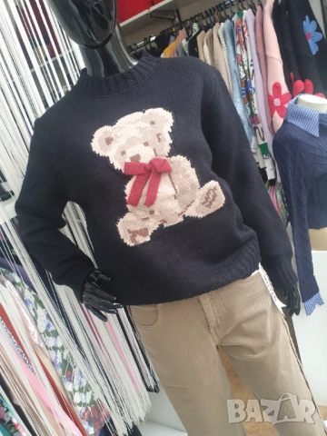 Пуловер с мече