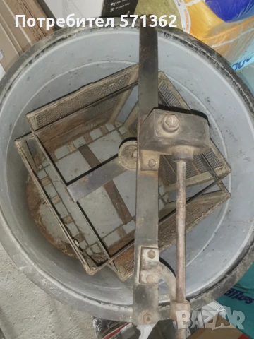 Центрофуга за мед, снимка 2 - За пчели - 53932033