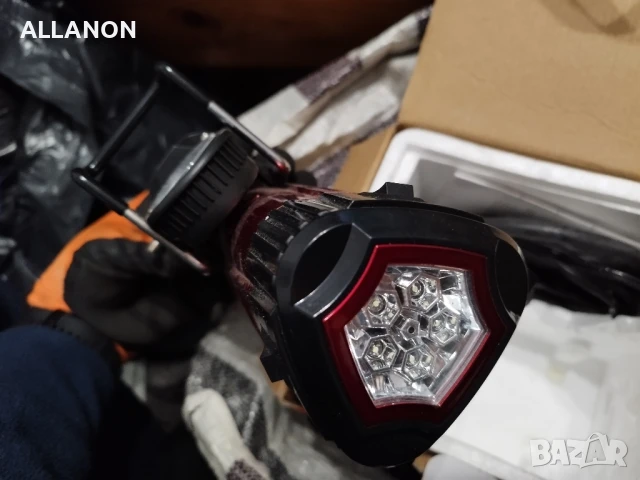 Автомобилна помпа за гуми с фенерче като нова!, снимка 3 - Аксесоари и консумативи - 50578837