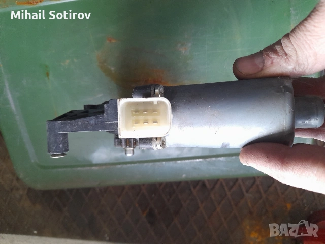 Моторче стъклоповдигач Бош за Мерцедес (предно дясно), снимка 4 - Части - 53396883