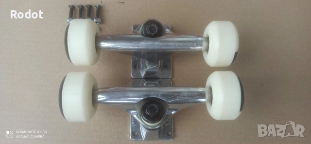 Скейтборд машинки/колесари/ и колела Globe 52 мм skate trucks