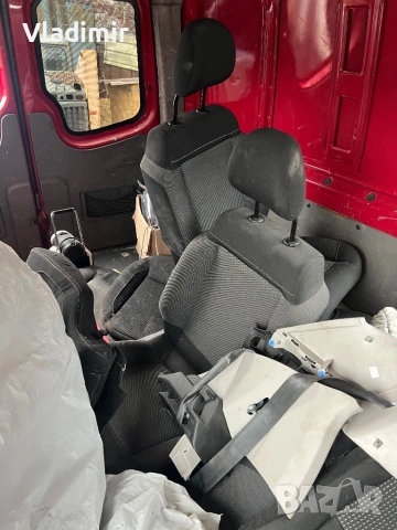 Комплект задни седалки и коланите за Пежо 208,2016г