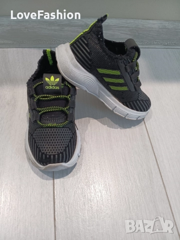 Детски маратонки Adidas 23 номер, снимка 3 - Детски маратонки - 52575055