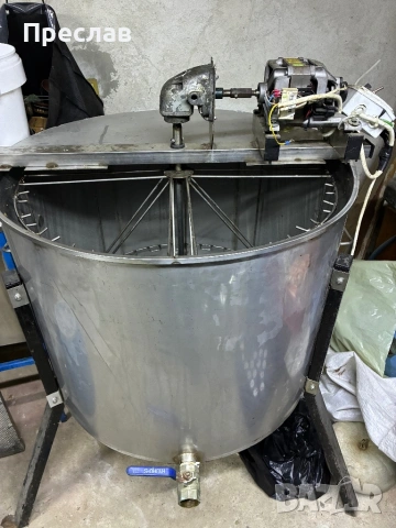 Центрофуга за мед 24 рамкова, снимка 2 - За пчели - 53621687