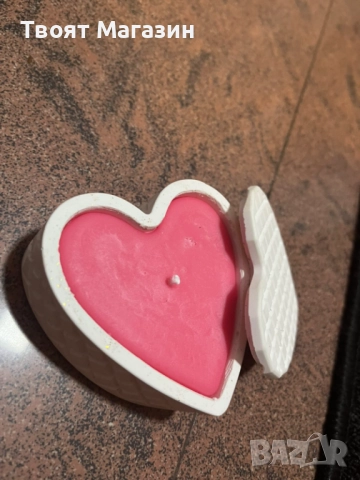 Ръчно изработен Подарък Сърце от Акрилна Смола със Соев Восък – Бяло със Златист акцент, снимка 5 - Ръчно изработени сувенири - 52908214