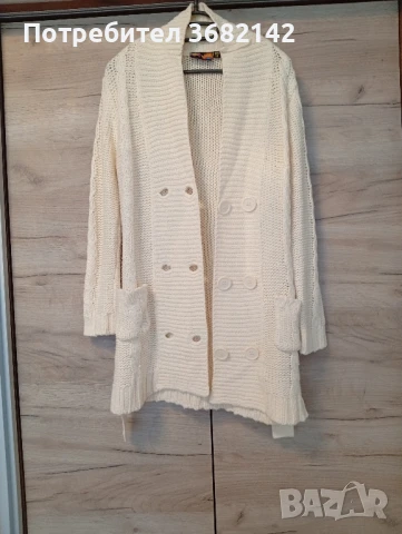 продавам дамска бежова жилетка 