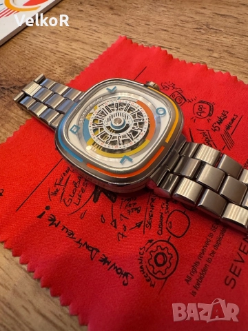 Часовник SevenFriday