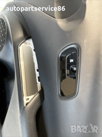 Панел на предна дясна врата черен за Toyota Prius 1.8 Hybrid (2018) 67777-X1B12, снимка 3 - Части - 54203389