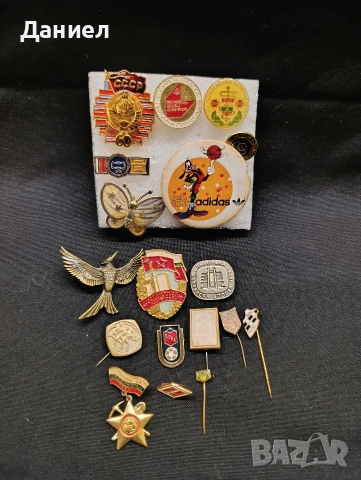 Лот стари значки.