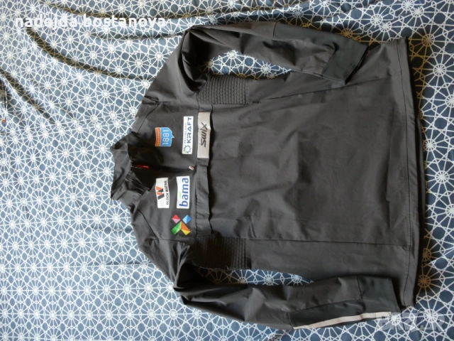 продавам дамска тънка горница на марката swix,размер s