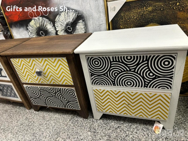 Дървено шкафче с две чекмеджета