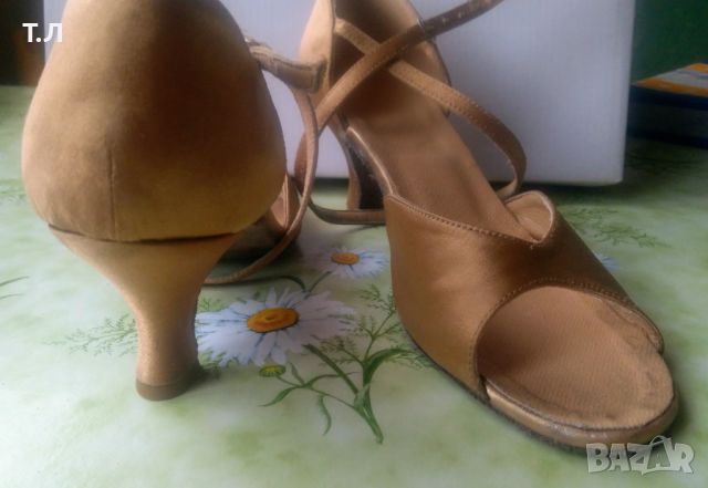 Дамски обувки и ботуши, снимка 15 - Други - 46371889