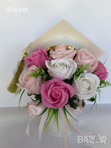 Тематични букети за абитуриенти или абсулвенти от сапунени рози, снимка 17 - Подаръци за жени - 45223468