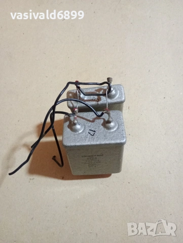 Два кондензатора 