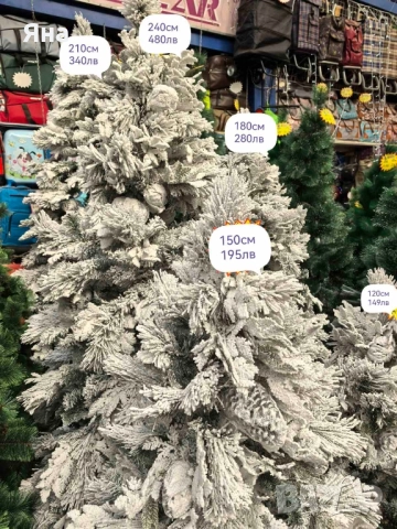 Луксозна Коледна 3D заснежена елха със заснежени клони и шишарки, в различни размери 