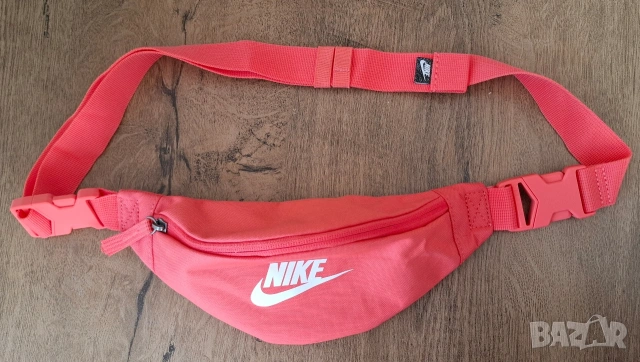 НОВА NIKE Малка чанта за кръста 27/10 см, снимка 3 - Чанти - 53735274