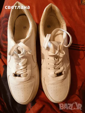 бели маратонки найк - 44 номер