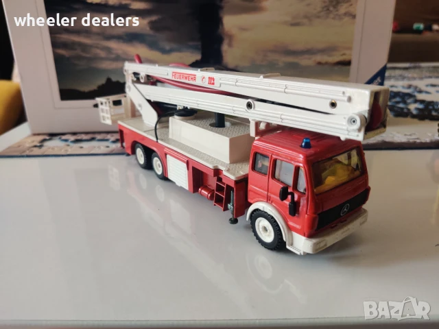 Метална количка SIKU Камион пожарна с Вишка Mercedes LKW, снимка 7 - Колекции - 50835977