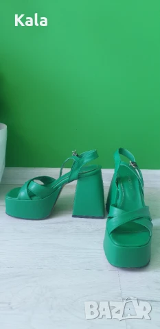 Зелени сандали