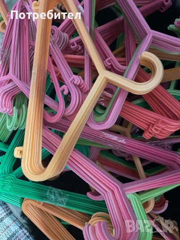 Детски цветни закачалки 