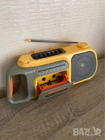 Sony CFM-104 Sports Radio Cassette Player, снимка 3 - Аудиосистеми - 53822183