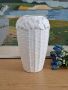 Елегантна порцеланова винтидж ваза, Португалия, снимка 1 - Антикварни и старинни предмети - 45698969