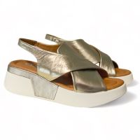 Дамски сандали на платформа от естествена кожа в златисто, снимка 2 - Сандали - 46059807