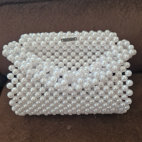 Дамска чанта от перлени мъниста, снимка 1 - Чанти - 44977731