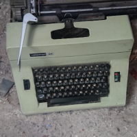 продавам пишеща машина, снимка 1 - Антикварни и старинни предмети - 44989845