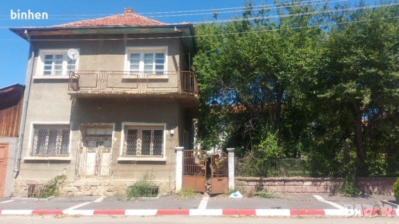 Къща 2 етажа с.Миланово(Лакатник), снимка 1