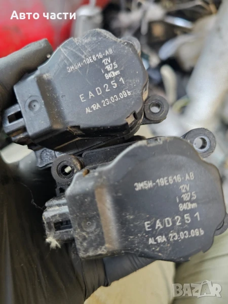 Моторче клапа парно 3M5H-19E616-AB за FORD FOCUS III седан 1.6 TDCi (2010), снимка 1