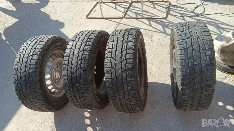 четири броя гуми 16 цола от sprinter 235 65 16 осем плата, снимка 1