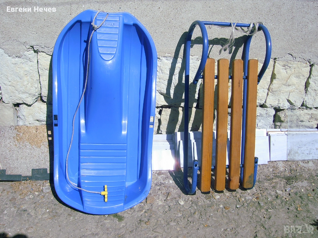 ПРОДАВАМ  ДВЕ  ШЕЙНИ- ПЛАСТМАСОВА  И  МЕТАЛНА  ЗА  13  Евро, снимка 1