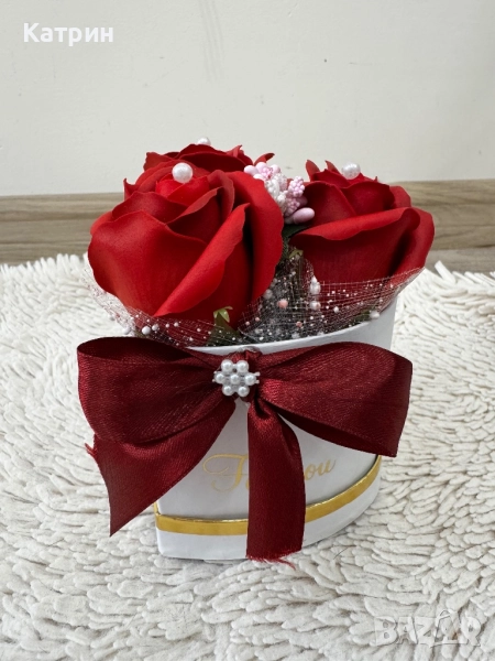 Сапунени рози за подарък - три червени рози, снимка 1